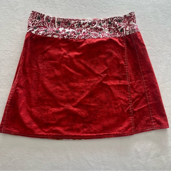 Y2K Vintage Style Floral and Paisley Wrap Skirt - Red Mini Skirt - Picture 4 of 9